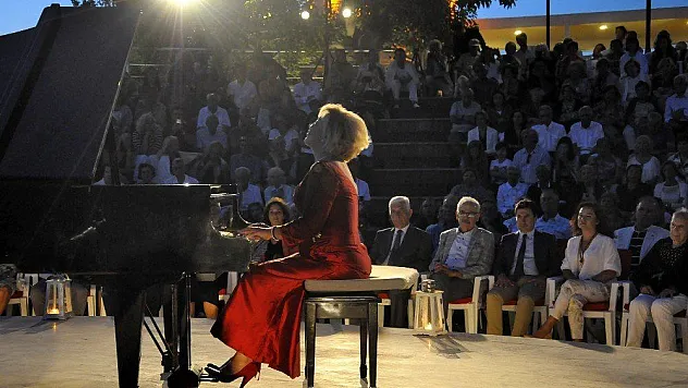 Klasik müzik festivali Gülsin Onay'la başladı