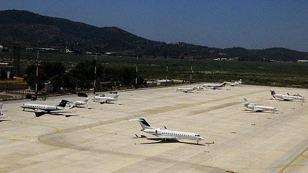 Milyon dolarlık özel jetlerin biri iniyor, biri kalkıyor