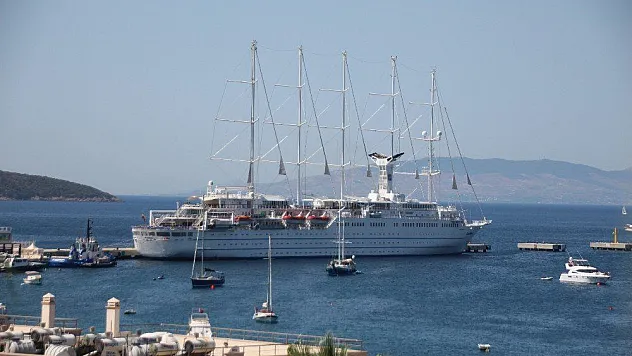 Dünyanın en büyük yelkenli yolcu gemisi Bodrum