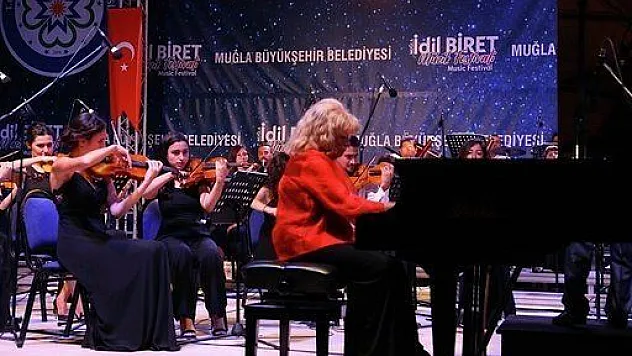 Marmaris'te İdil Biret rüzgarı esti