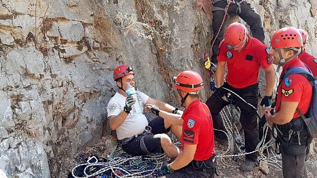 Kelebekler Vadisi'nde mahsur kalan Fransız müsteşar kurtarıldı
