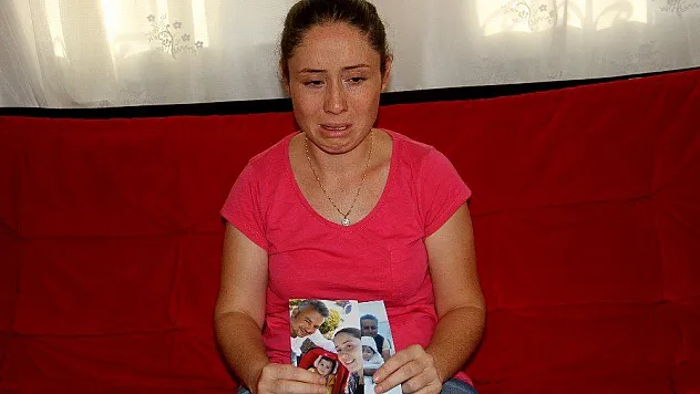 Eşinin dönmesini gözyaşları içinde bekliyor