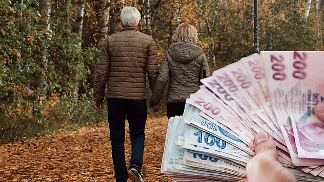 2026 Emekli Bayram İkramiyesi Ne Kadar? Zam Yapıldı mı, Kaç TL Oldu?