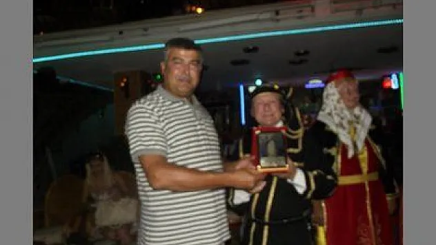 ÖLÜDENİZLİ YARENLER'E PLAKET