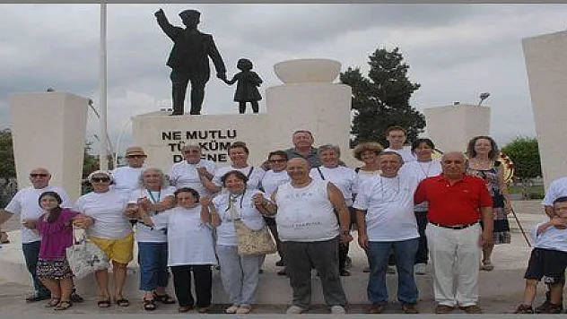 ROTARY KULÜBÜ BARIŞ ZİNCİRİ OLUŞTURDU