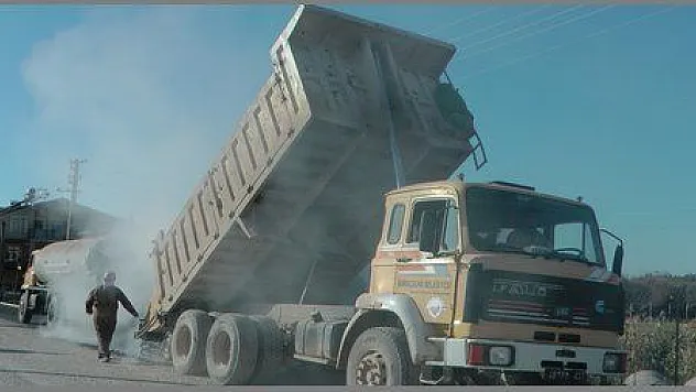 KARAÇULHADA ARA SOKAKLAR ASFALTLANIYOR (görüntülü)