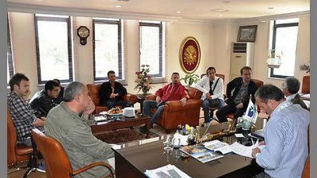 TRT SANATÇILARI, SAATCI'YI ZİYARET ETTİ
