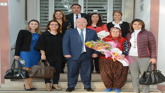 BAŞKAN GÜMÜŞ, İLKOKUL ÖĞRETMENİNİ UNUTMADI...