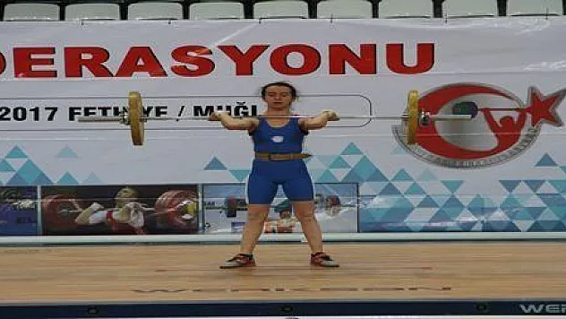 HALTERCİLER FETHİYE'DE YARIŞIYOR...