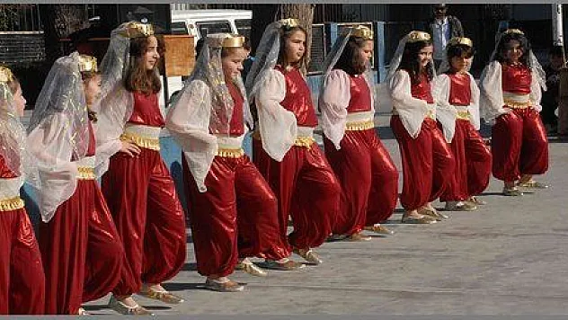 ATATÜRK OKULUNDA GELENEK VE GÖRENEKLER YAŞATILDI