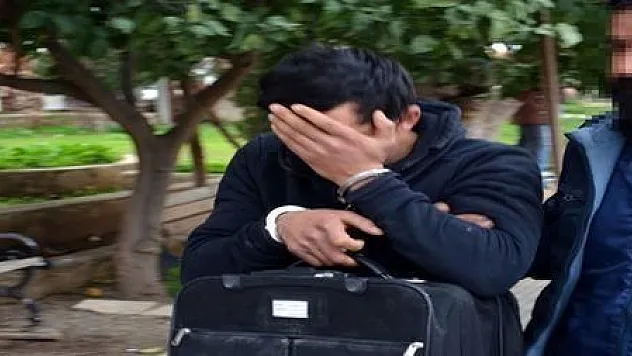 DATÇA'NIN YENİ EMNİYET MÜDÜRÜ AYAĞININ TOZUYLA HIRSIZLIK ŞEBEKESİNİ ÇÖKERTTİ...