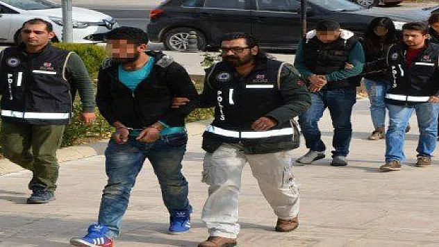 MİLAS'TA ŞÜPHELİ ARAÇTAN UYUŞTURUCU ÇIKTI...