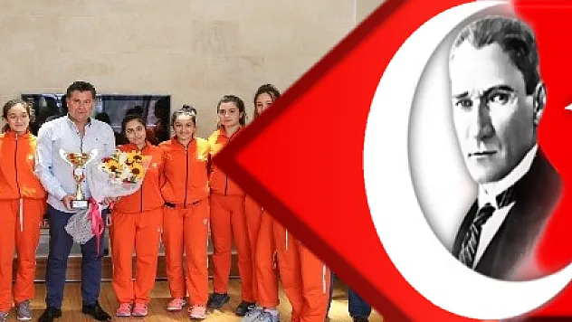 Şampiyon voleybolculardan Başkan Kocadon'a ziyaret