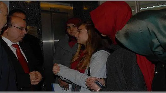 İMAMHATİPLİ ÖĞRENCİLER GENÇ DİNAMİK ÖĞRETMEN İSTEDİLER