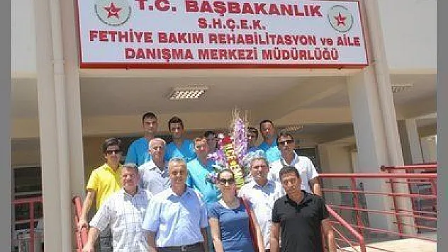 ZİYARETE GİTTİLER