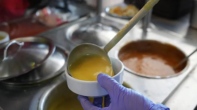 3 çeşit yemek, su ve ekmek toplam 70 TL