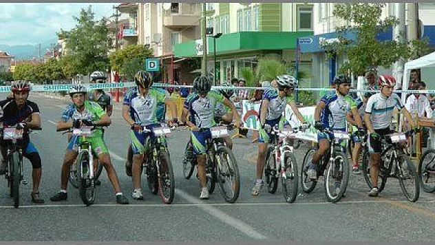 BİSİKLETSEVERLER 89. YIL İÇİN PEDAL ÇEVİRDİLER