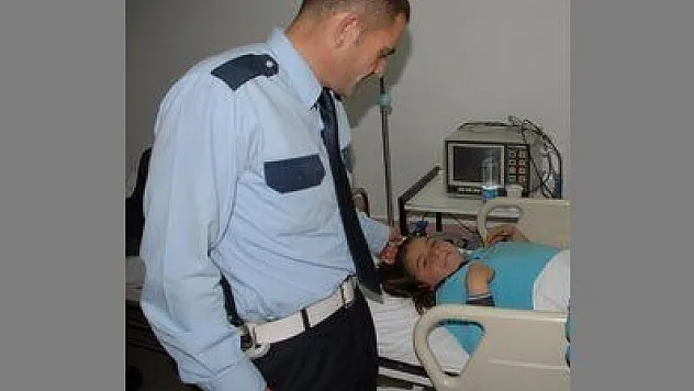 SERVİSTEN İNEN KIZ ÖĞRENCİYE OTOMOBİL ÇARPTI