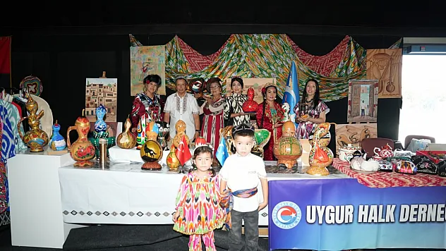 32 farklı ülkenin kıyafetleri Antalya'da