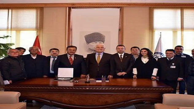 MUHTARLAR'DAN BAŞKAN GÜRÜN'E TEŞEKKÜR PLAKETİ...