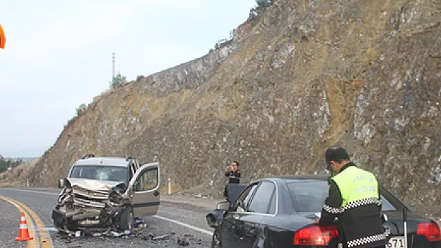 FETHİYE'DE TRAFİK KAZASI: 4 YARALI