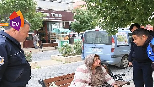 Milas'ta sokakta yaşayan yaşlı kadın yardımı reddediyor