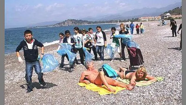 ÇALIŞ KUMSALINI ÖĞRENCİLER TEMİZLEDİ