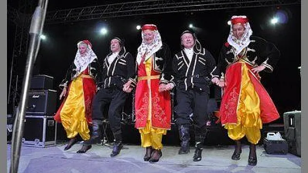 ÖLÜDENİZ İNGİLİZ YARENLER FESTİVALE RENK KATTI