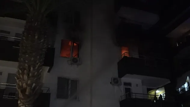 5 katlı binada korkutan yangın:2 kişi dumandan etkilendi