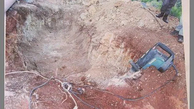 DEFİNE ARARKEN KARŞILARINDA JANDARMAYI BULDULAR