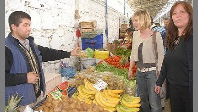 SEBZE-MEYVE BOLLUĞU YAŞANIYOR