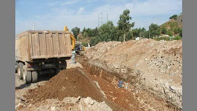 İÇME SUYU BORULARI DEĞİŞTİRİLİYOR