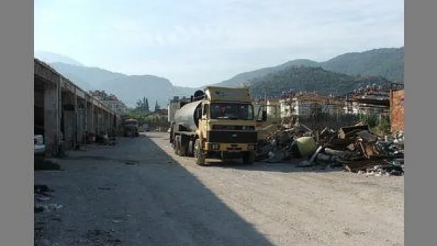 FETHİYE BELEDİYESİ'NİN YAPTIRACAĞI AVM İNŞAATI İÇİN ESKİ HAL BOŞALTILIYOR