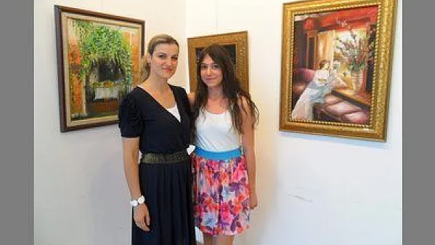 TATİLE GELDİ, SERGİ AÇTI