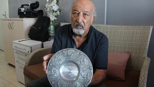 74'lük delikanlı, Alman futbolu için çalışıyor