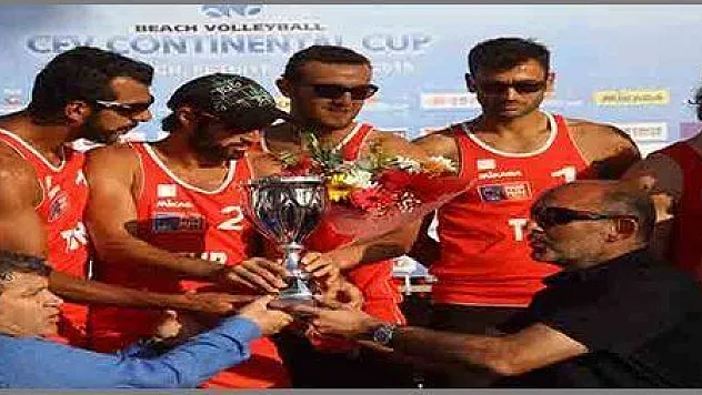 PLAJ VOLEYBOLUNDA ERKEKLERDE TÜRKİYE 1. BAYANLARDA 4. OLDU