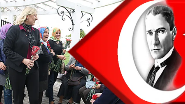 AK PARTİLİ KADINLAR KARANFİL DAĞITTI