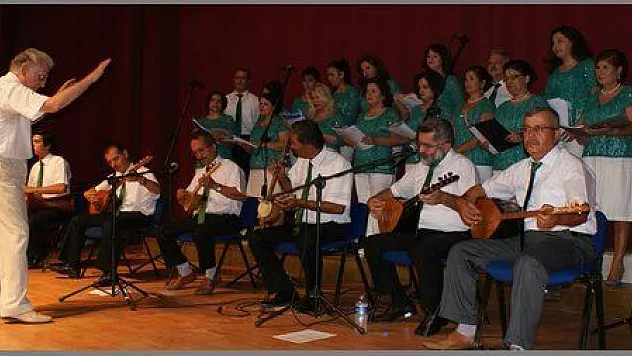 HASTANE PERSONELİNİN KONSERİ İLGİYLE İZLENDİ