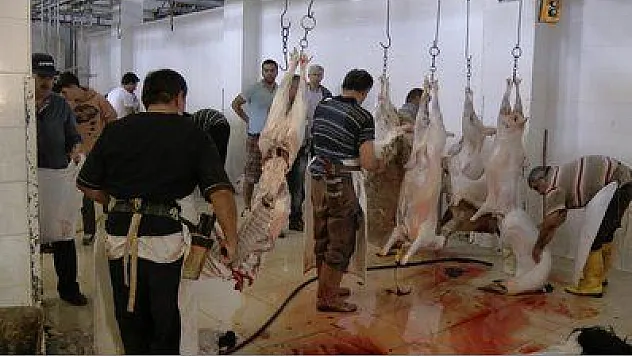 KURBANLIK HAYVANLAR BELEDİYENİN ALDIĞI ÖNLEMLERLE FETHİYE'DE HİJYENE UYGUN ŞEKİLDE KESİLDİ