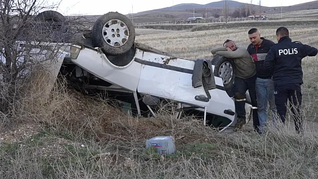 Acı manzarayla karşılaştı, gözyaşlarını tutamadı: Hurdaya dönen otomobildeki 2 yeğeni yaralandı