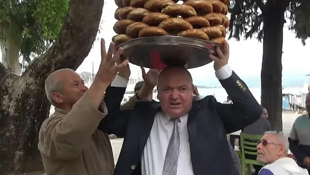 Aday Demir simit sattı