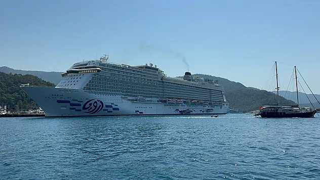 Ağustos seferlerine başladı, Marmaris'e 3 bin 700 turist getirdi