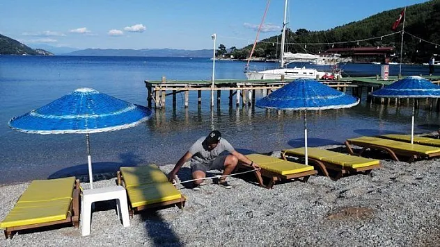 Akbük sahili konuklarını bekliyor