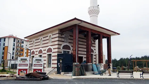 Akçaova TOKİ Camisinde eksikler gideriliyor, ibadete açılış yakın