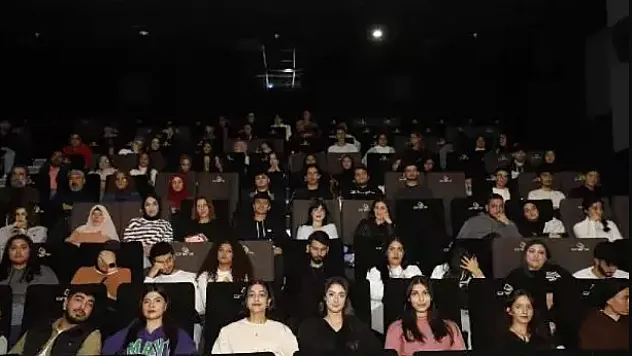 Akdenizli öğrenciler sınav stresinden sinema ile uzaklaştı