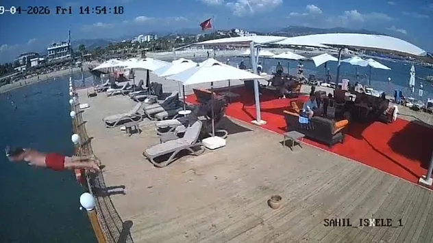 Alanya'da iskeleden sığ suya balıklama atlayan adam hayatını kaybetti