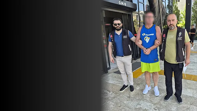 Alanya'da Türk bayrağına tüküren İngiliz turist tutuklandı