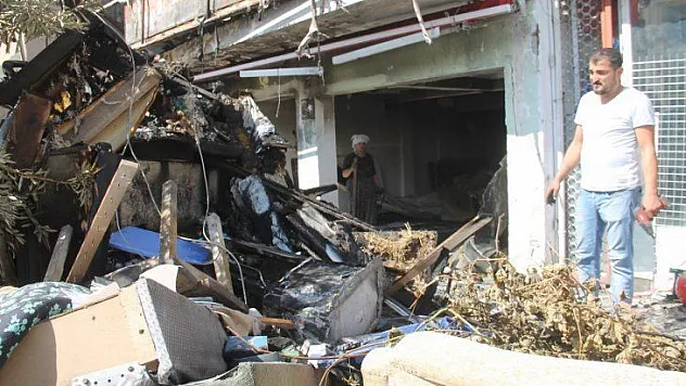 Alevler ekmek teknesini kül etti