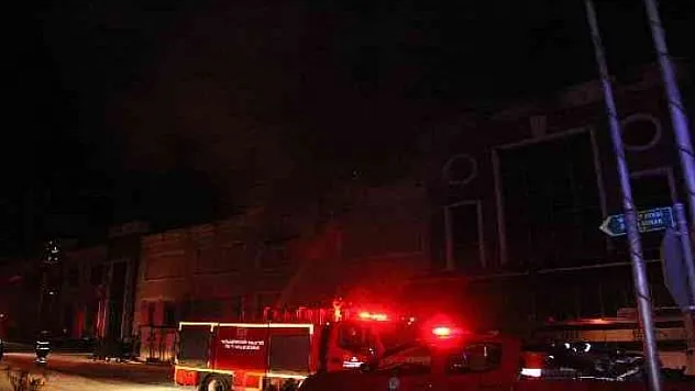 Alışveriş merkezinde korkutan yangın