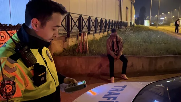 Alkollü sürücü ehliyeti kaptırınca ağladı